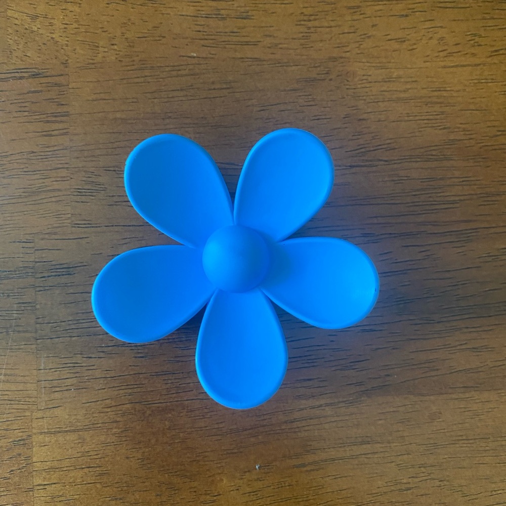 Blue small flower hair claw